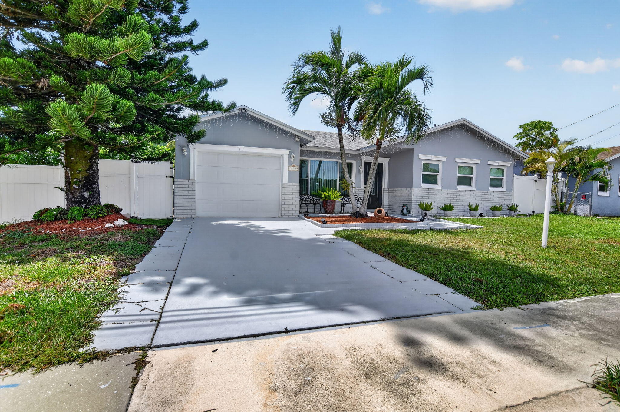 22305 Southwest 57th Avenue Boca Raton, FL 33428 - Photo 3 of 43 Front of home
