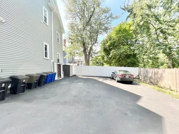 $2,900 | 22 Linden Road, Unit 3, Melrose, MA 02176