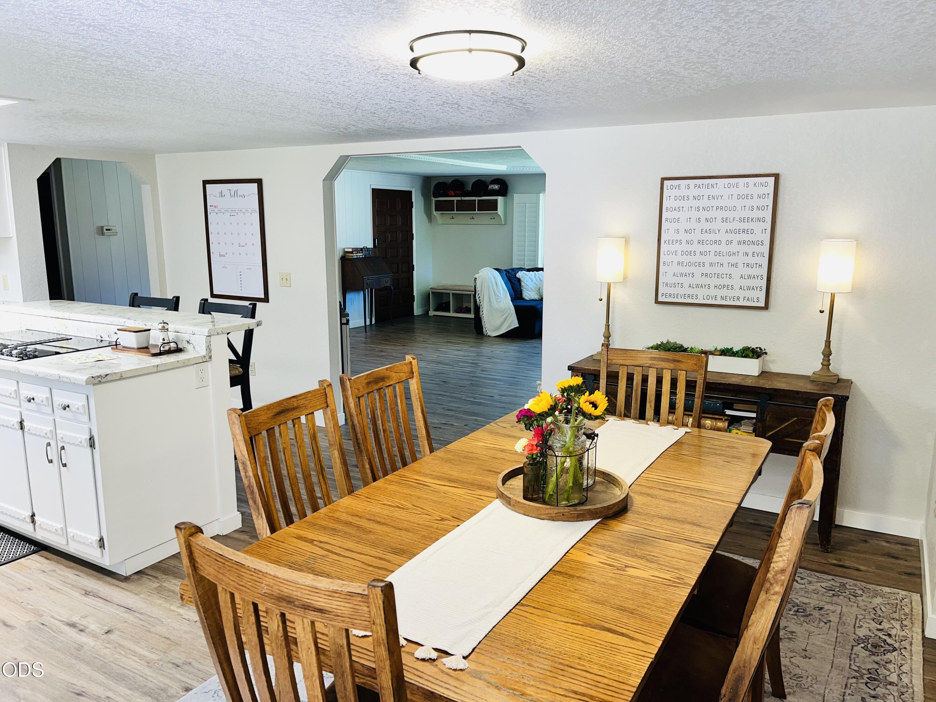 8122 New Hope Road Grants Pass, OR 97527 - Photo 3 of 26