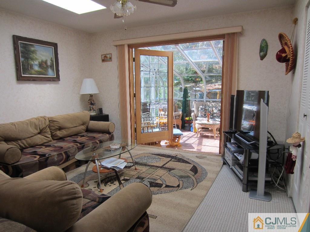 69 Rice Run East Brunswick, NJ 08816 - Photo 2 of 24 Gallery Image 2