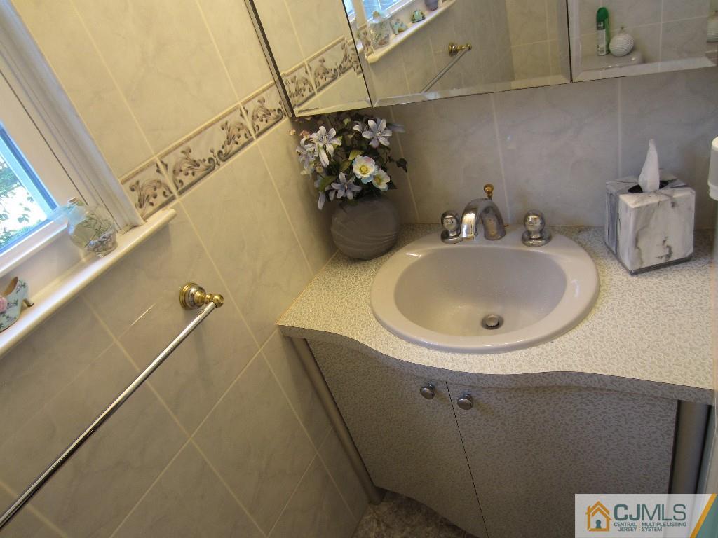 69 Rice Run East Brunswick, NJ 08816 - Photo 12 of 24 Gallery Image 12