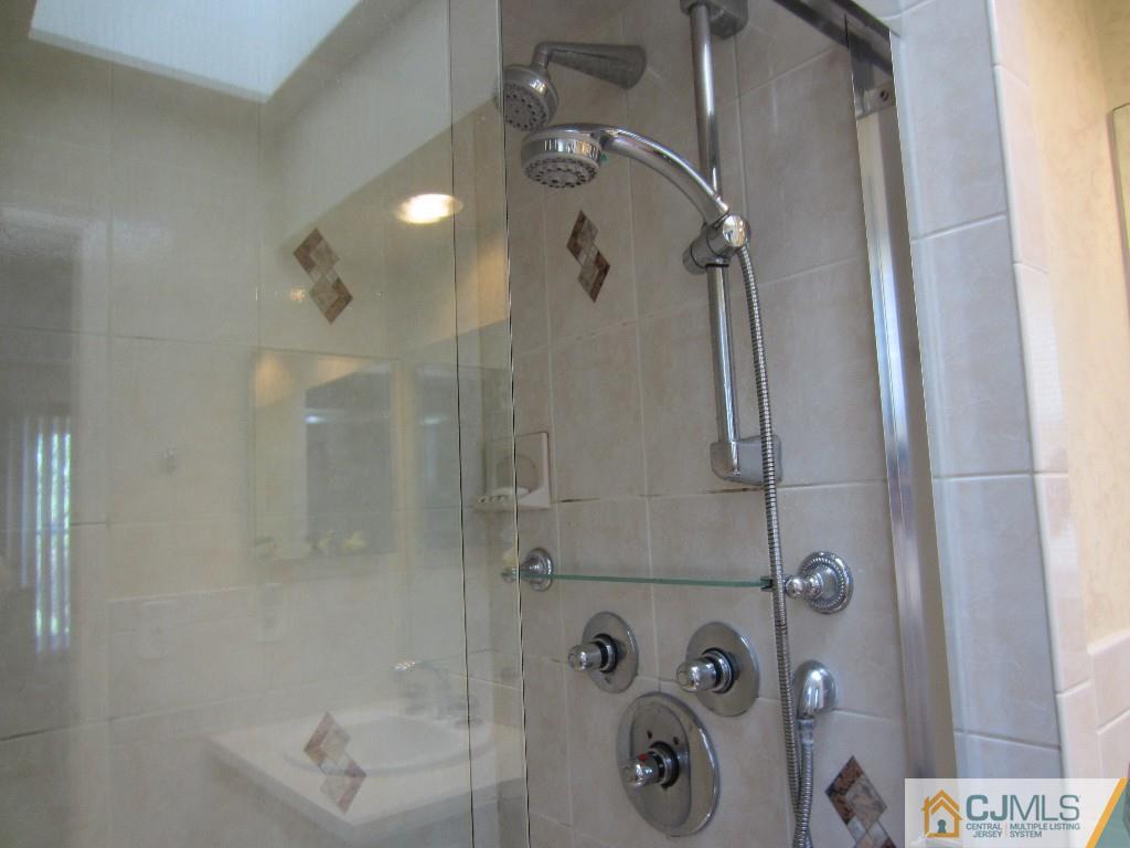 69 Rice Run East Brunswick, NJ 08816 - Photo 15 of 24 Gallery Image 15