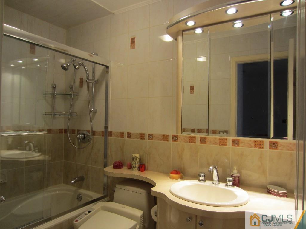 69 Rice Run East Brunswick, NJ 08816 - Photo 18 of 24 Gallery Image 18