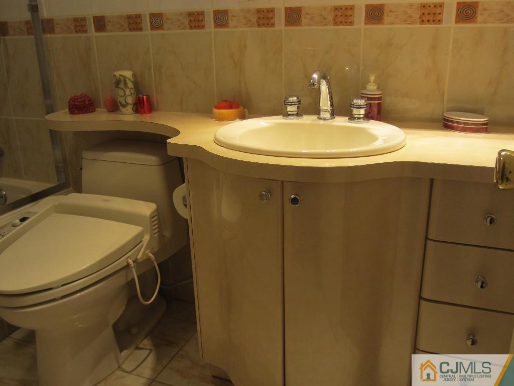 69 Rice Run East Brunswick, NJ 08816 - Photo 19 of 24 Gallery Image 19