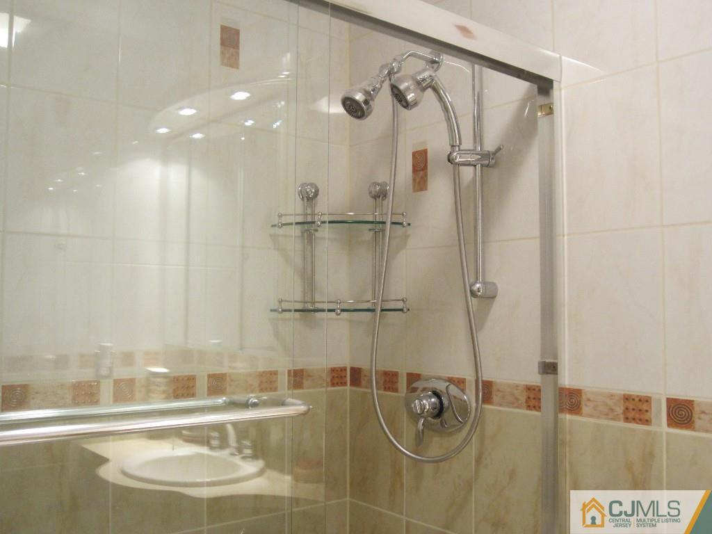 69 Rice Run East Brunswick, NJ 08816 - Photo 20 of 24 Gallery Image 20