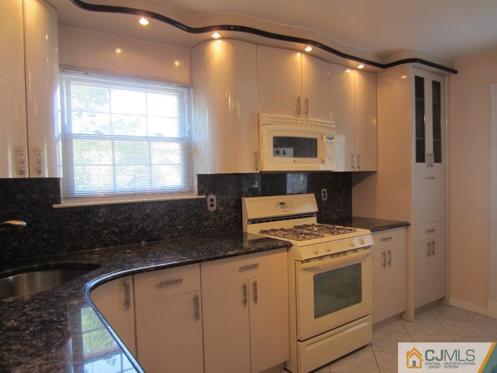 69 Rice Run East Brunswick, NJ 08816 - Photo 5 of 24 Gallery Image 5