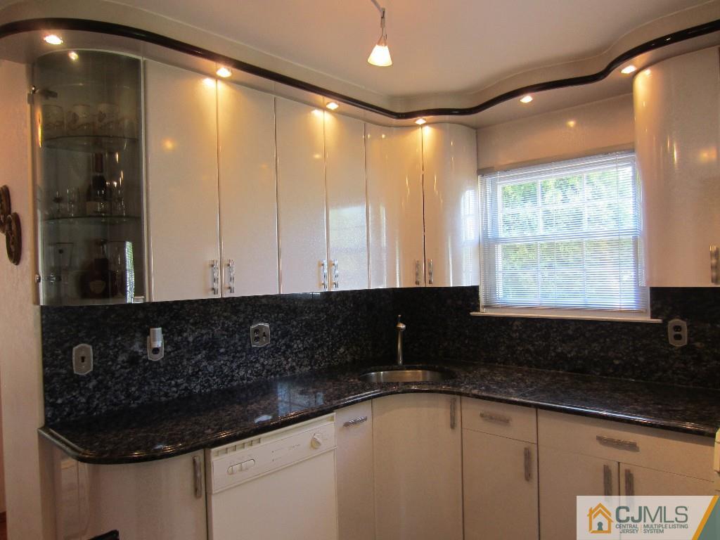 69 Rice Run East Brunswick, NJ 08816 - Photo 7 of 24 Gallery Image 7