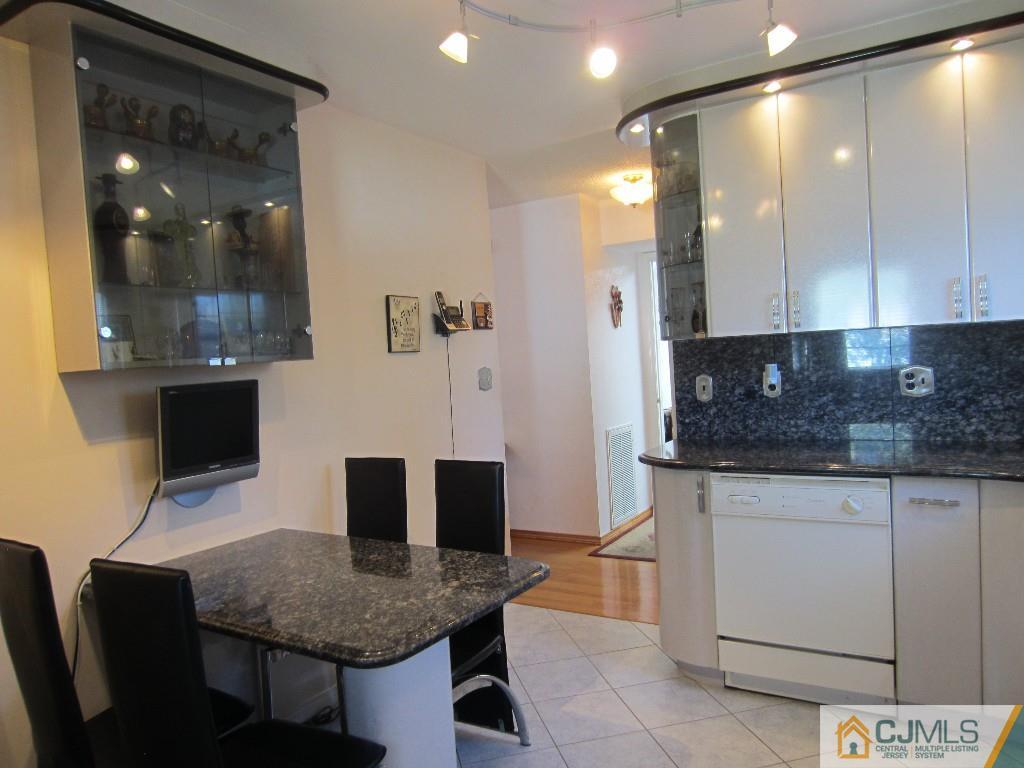 69 Rice Run East Brunswick, NJ 08816 - Photo 8 of 24 Gallery Image 8