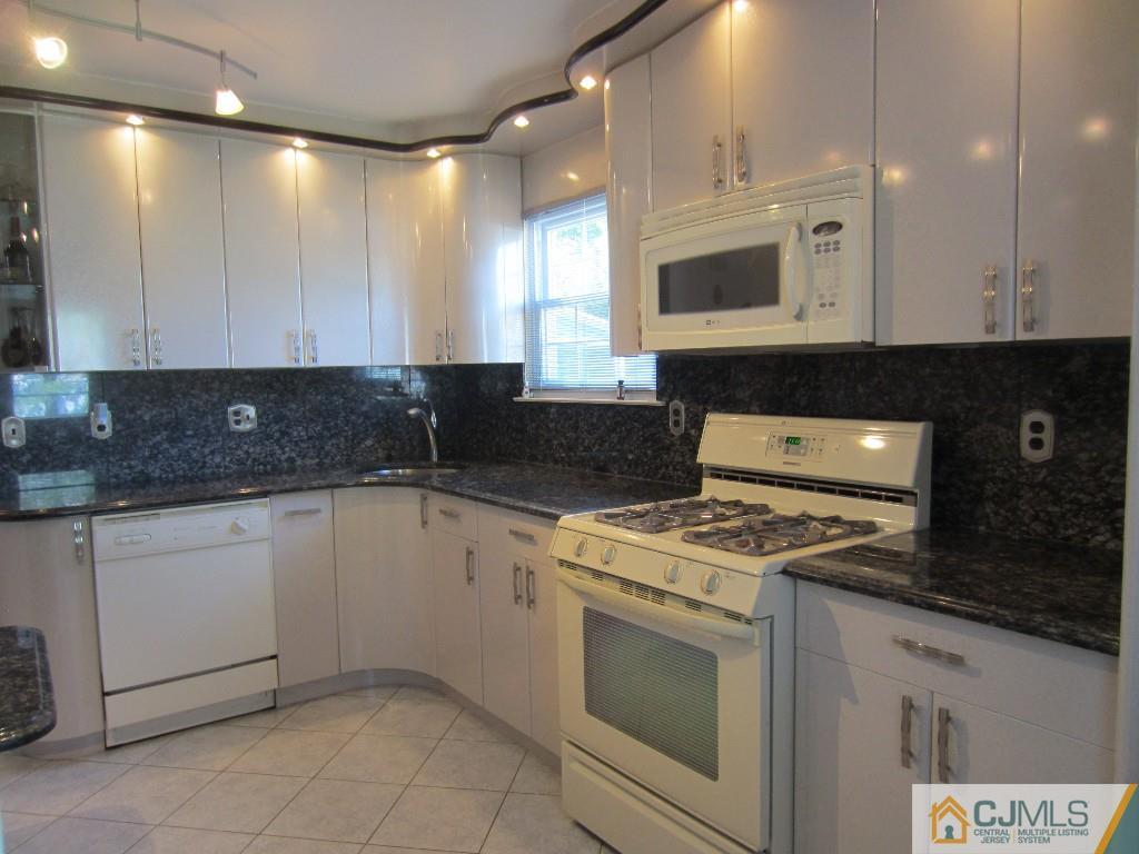69 Rice Run East Brunswick, NJ 08816 - Photo 9 of 24 Gallery Image 9