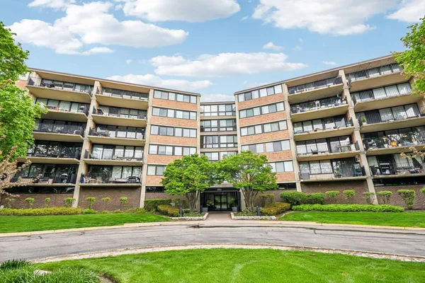 $348,000 | 101 Bar Harbour Road, Unit 4D, Schaumburg, IL 60193