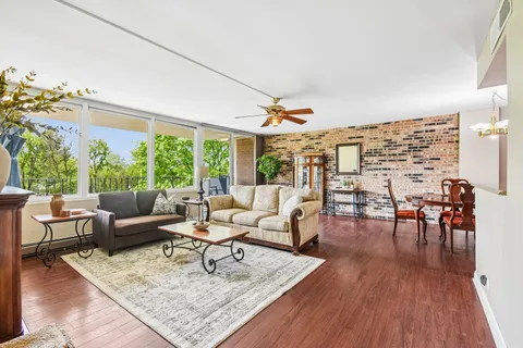 $348,000 | 101 Bar Harbour Road, Unit 4D, Schaumburg, IL 60193