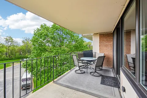 $348,000 | 101 Bar Harbour Road, Unit 4D, Schaumburg, IL 60193