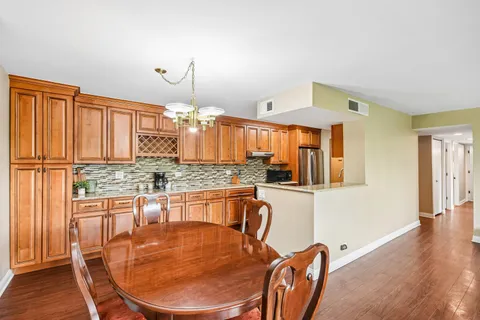 $348,000 | 101 Bar Harbour Road, Unit 4D, Schaumburg, IL 60193