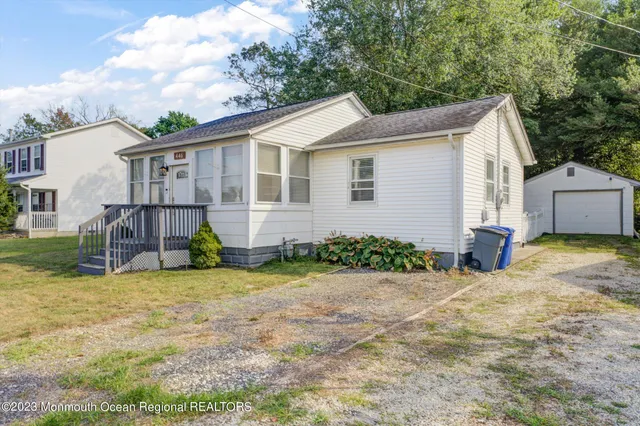a view of a house with a yard and plants