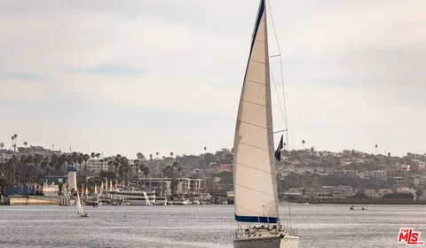 $4,295,000 | 14 Mast Street, Marina del Rey, CA 90292
