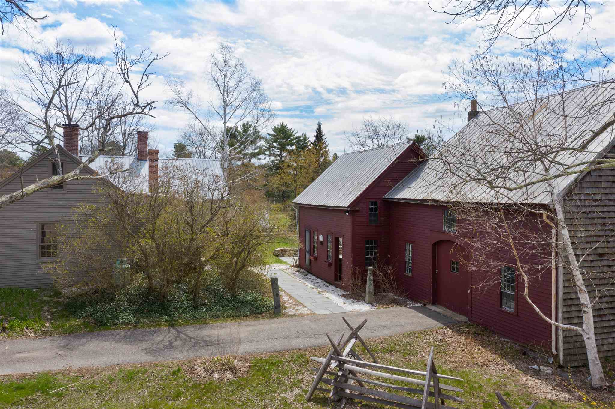 261 Wentworth Road Brookfield, NH 03872 - Photo 4 of 40