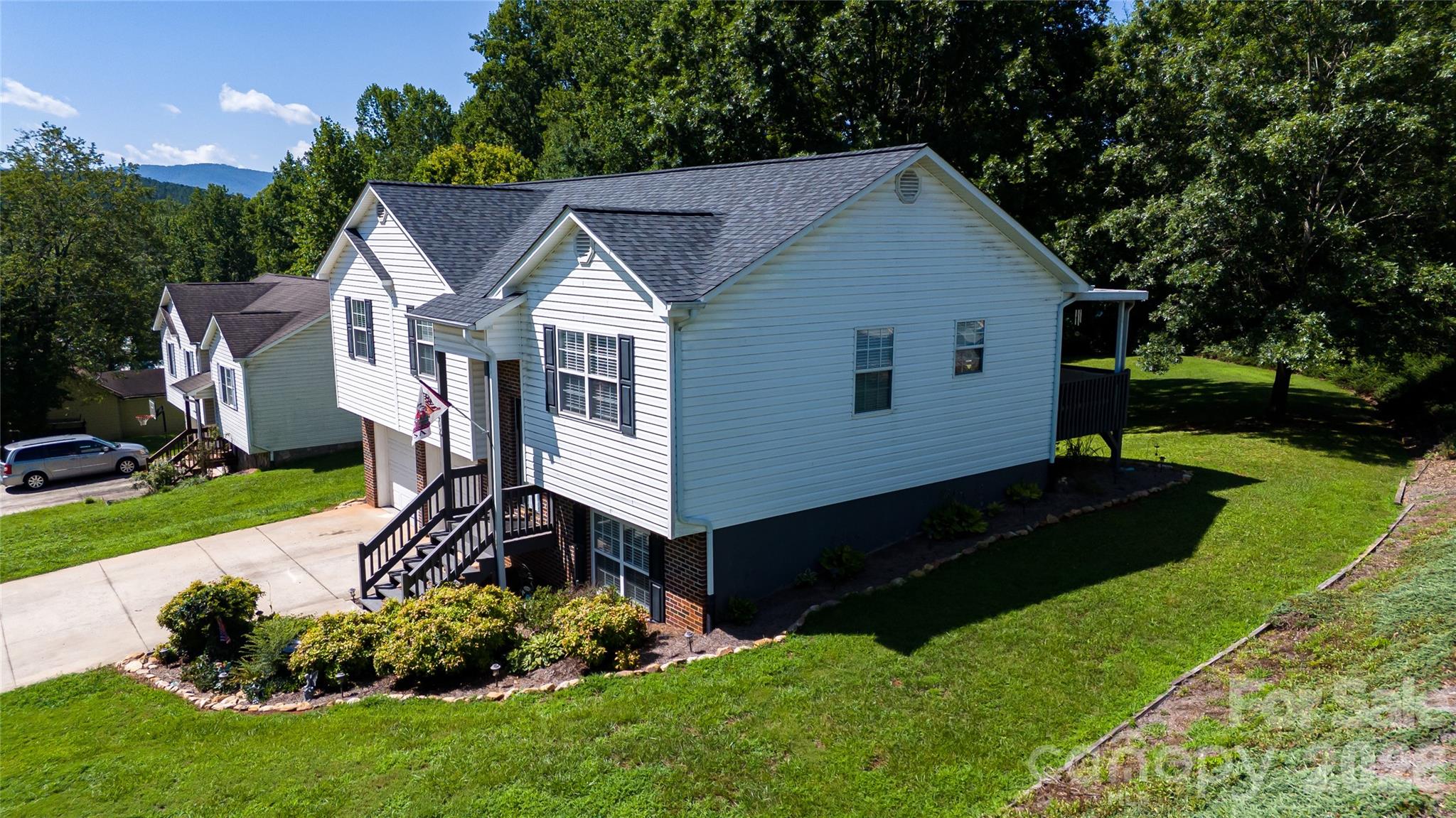 202 Raintree Lane Morganton, NC 28655 - Photo 3 of 26