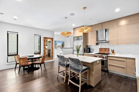 $784,900 | 14 West Broadway, Unit 10D, Boston, MA 02127