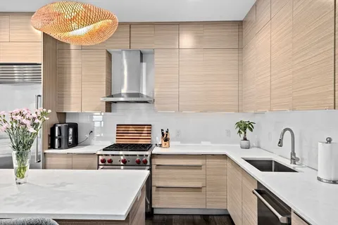 $784,900 | 14 West Broadway, Unit 10D, Boston, MA 02127