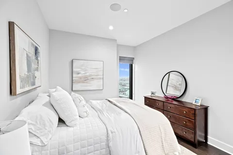 $784,900 | 14 West Broadway, Unit 10D, Boston, MA 02127