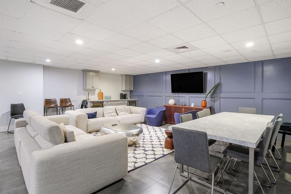 14 West Broadway, Unit 10D Boston, MA 02127 - Photo 19 of 28