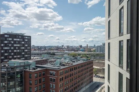 $784,900 | 14 West Broadway, Unit 10D, Boston, MA 02127