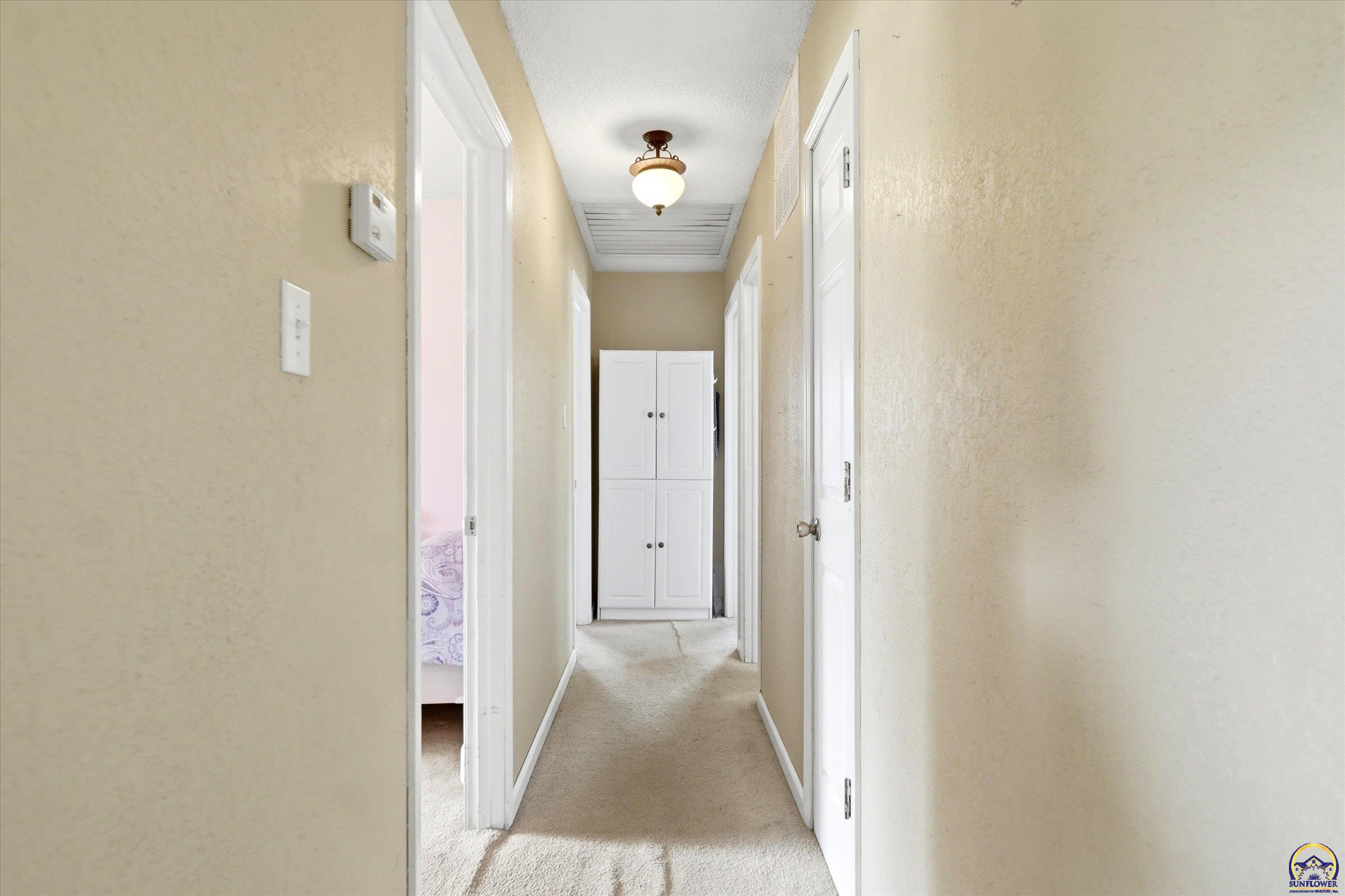 2543 Southwest Kent Street Topeka, KS 66614 - Photo 12 of 38