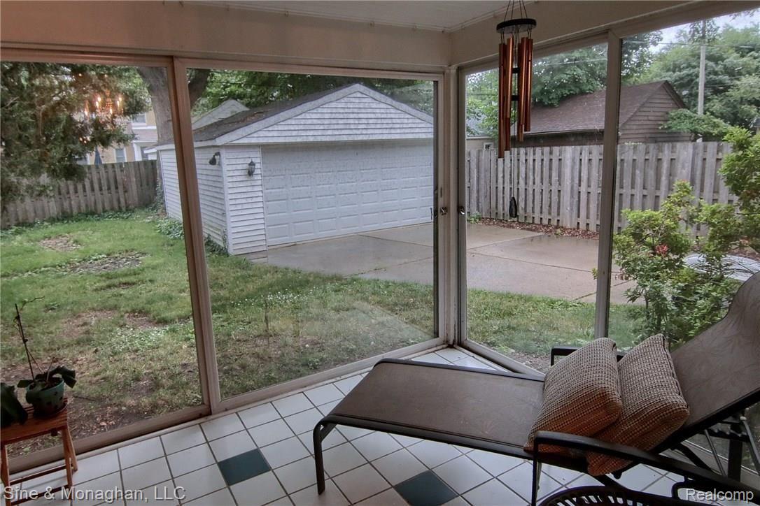 304 Moran Road Grosse Pointe, MI 48236 - Photo 26 of 30 Sunporch.jpg
