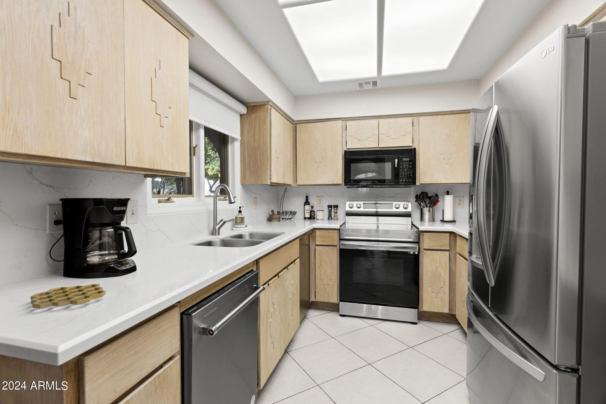 5200 South Lakeshore Drive, Unit 128 Tempe, AZ 85283 - Photo 14 of 35 Kitchen