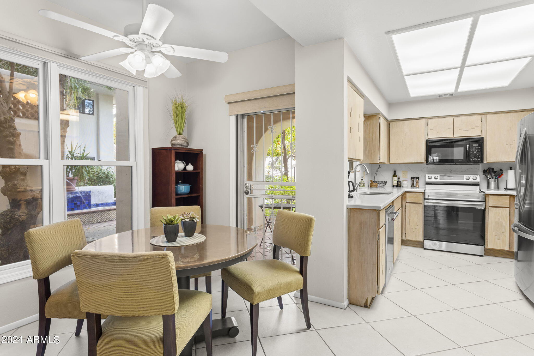 5200 South Lakeshore Drive, Unit 128 Tempe, AZ 85283 - Photo 15 of 35 Casual dining