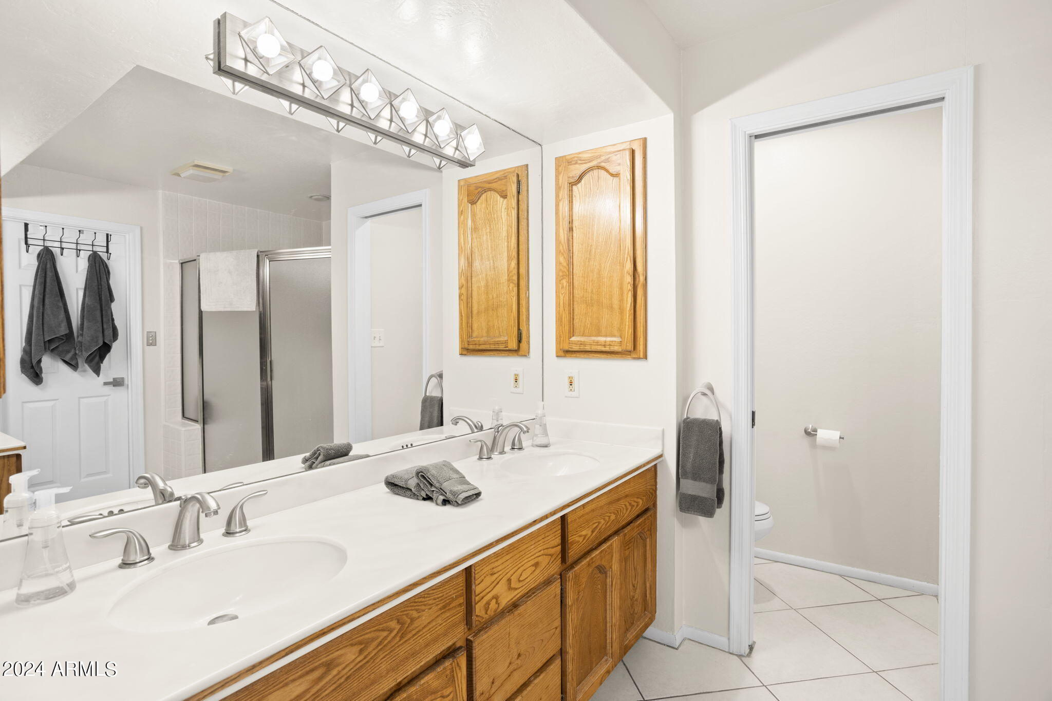 5200 South Lakeshore Drive, Unit 128 Tempe, AZ 85283 - Photo 20 of 35 Master bath