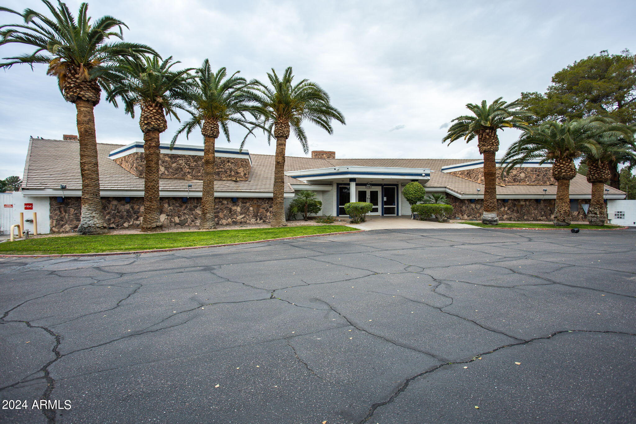 5200 South Lakeshore Drive, Unit 128 Tempe, AZ 85283 - Photo 31 of 35 Clubhouse