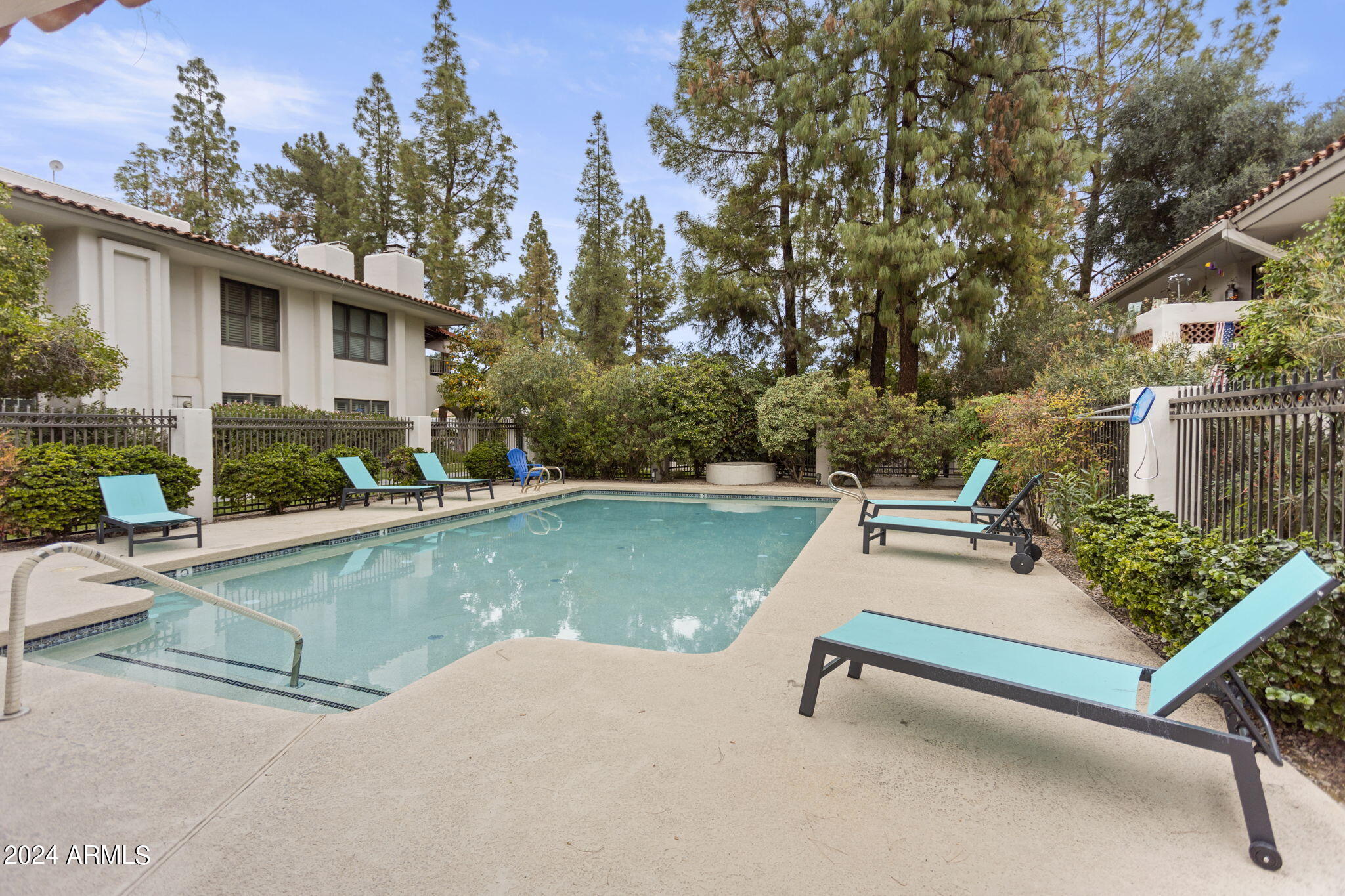 5200 South Lakeshore Drive, Unit 128 Tempe, AZ 85283 - Photo 33 of 35 Pool