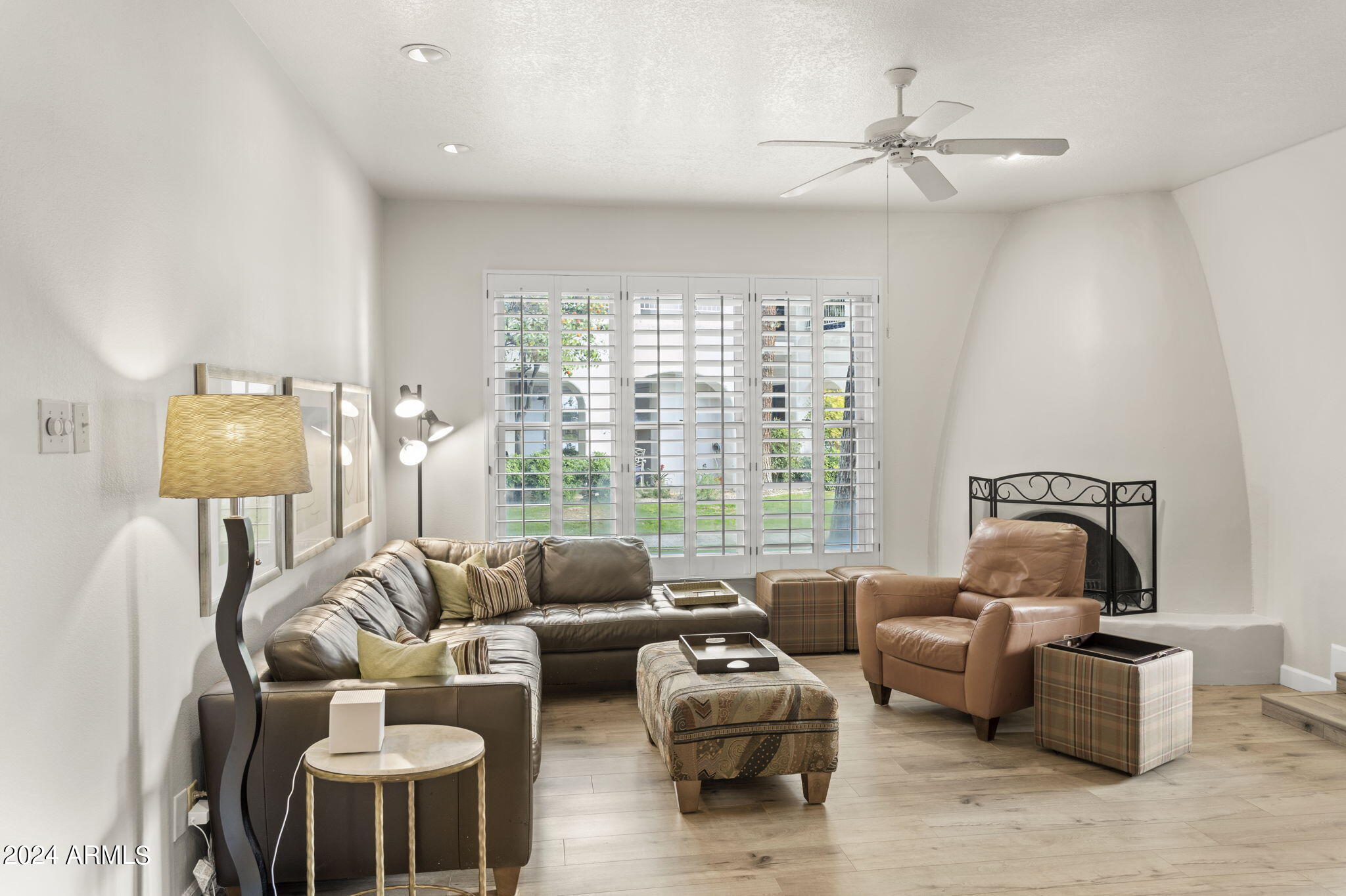 5200 South Lakeshore Drive, Unit 128 Tempe, AZ 85283 - Photo 5 of 35 Living Room