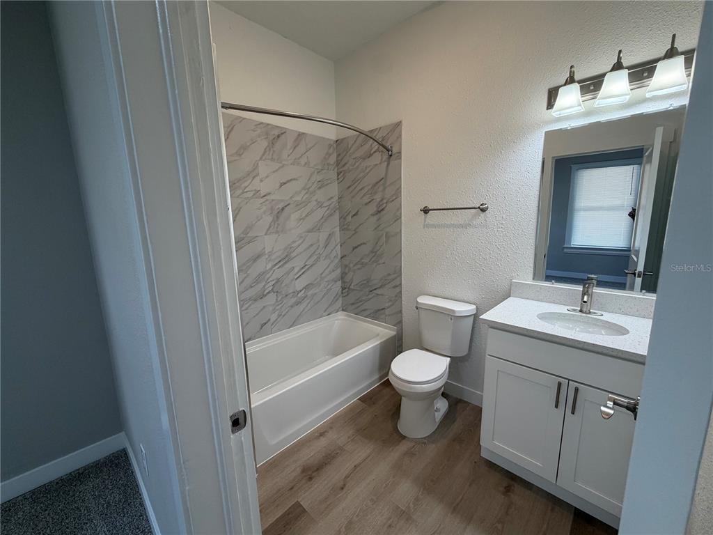205 South 13th Street Palatka, FL 32177 - Photo 14 of 39 a bathroom with a toilet sink vanity tub and mirror