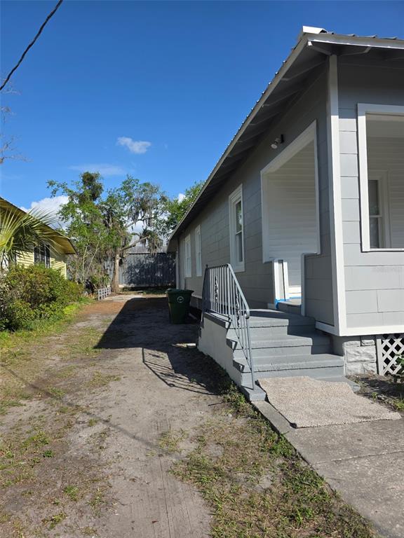 205 South 13th Street Palatka, FL 32177 - Photo 2 of 39 a view of a house with backyard and sitting area