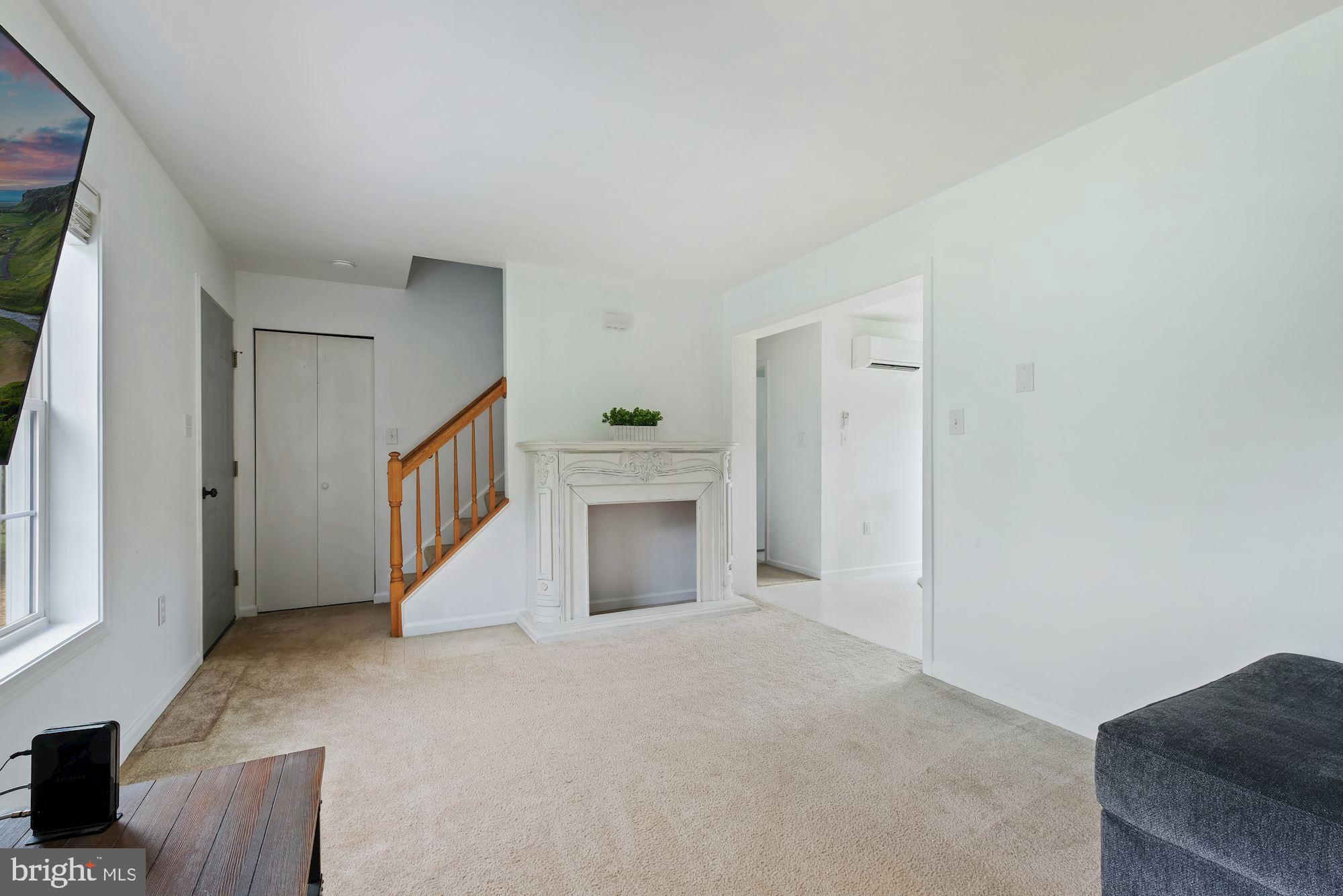 421 North Clear Ridge Road Union Bridge, MD 21791 - Photo 3 of 31 Living Room