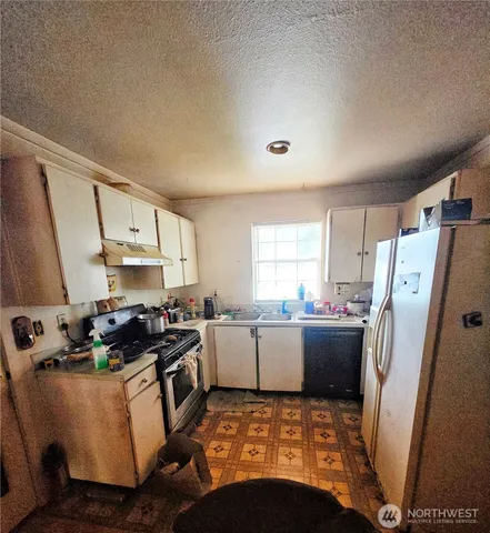 $299,999 | 15717 97th Ave Court East, Puyallup, WA 98375