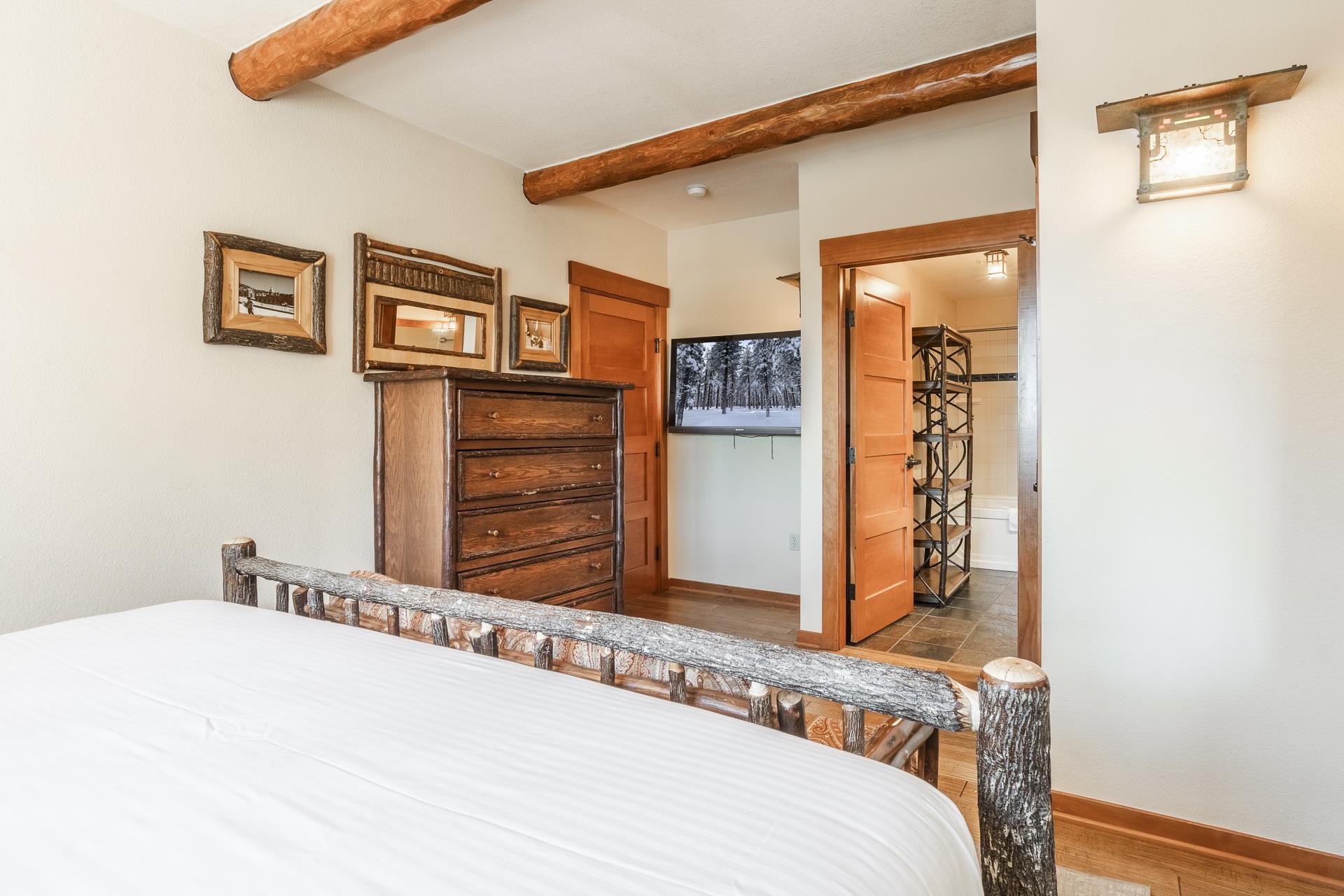 6201 Minaret Road, Unit 2317 Mammoth Lakes, CA 93546 - Photo 32 of 44 a bed room with a bed and a window