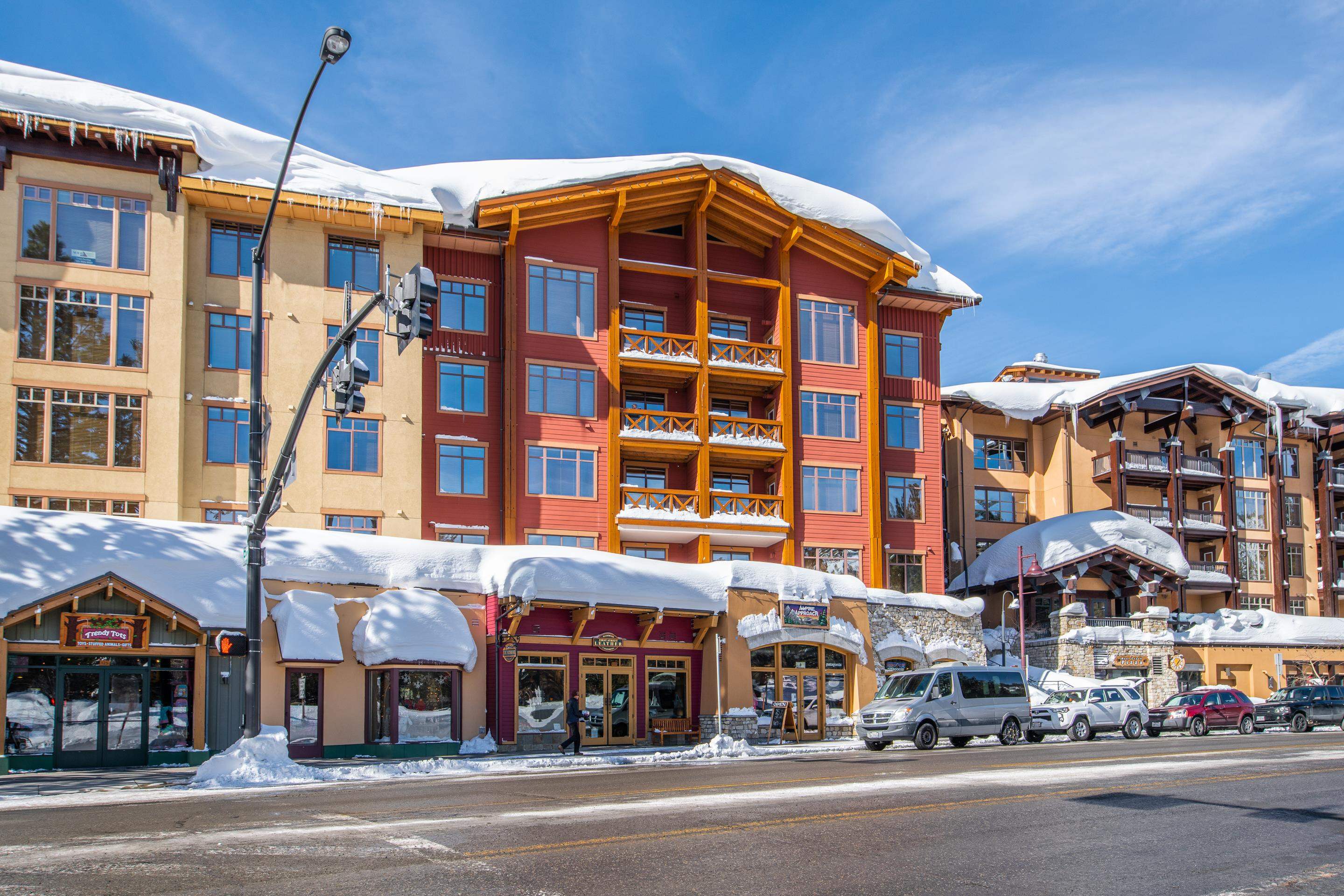 6201 Minaret Road, Unit 2317 Mammoth Lakes, CA 93546 - Photo 38 of 44 a front view of a building with a street