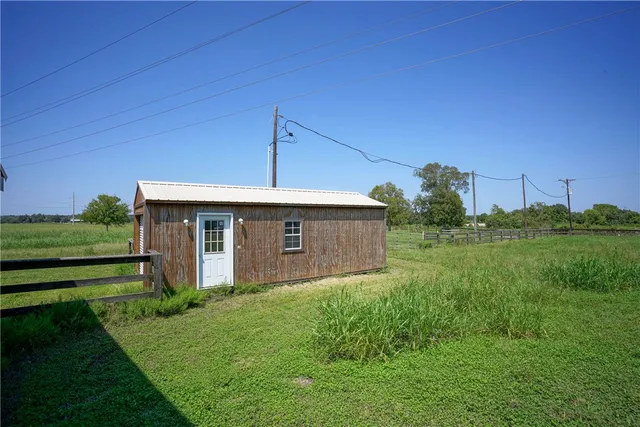 an aerial view of a yard