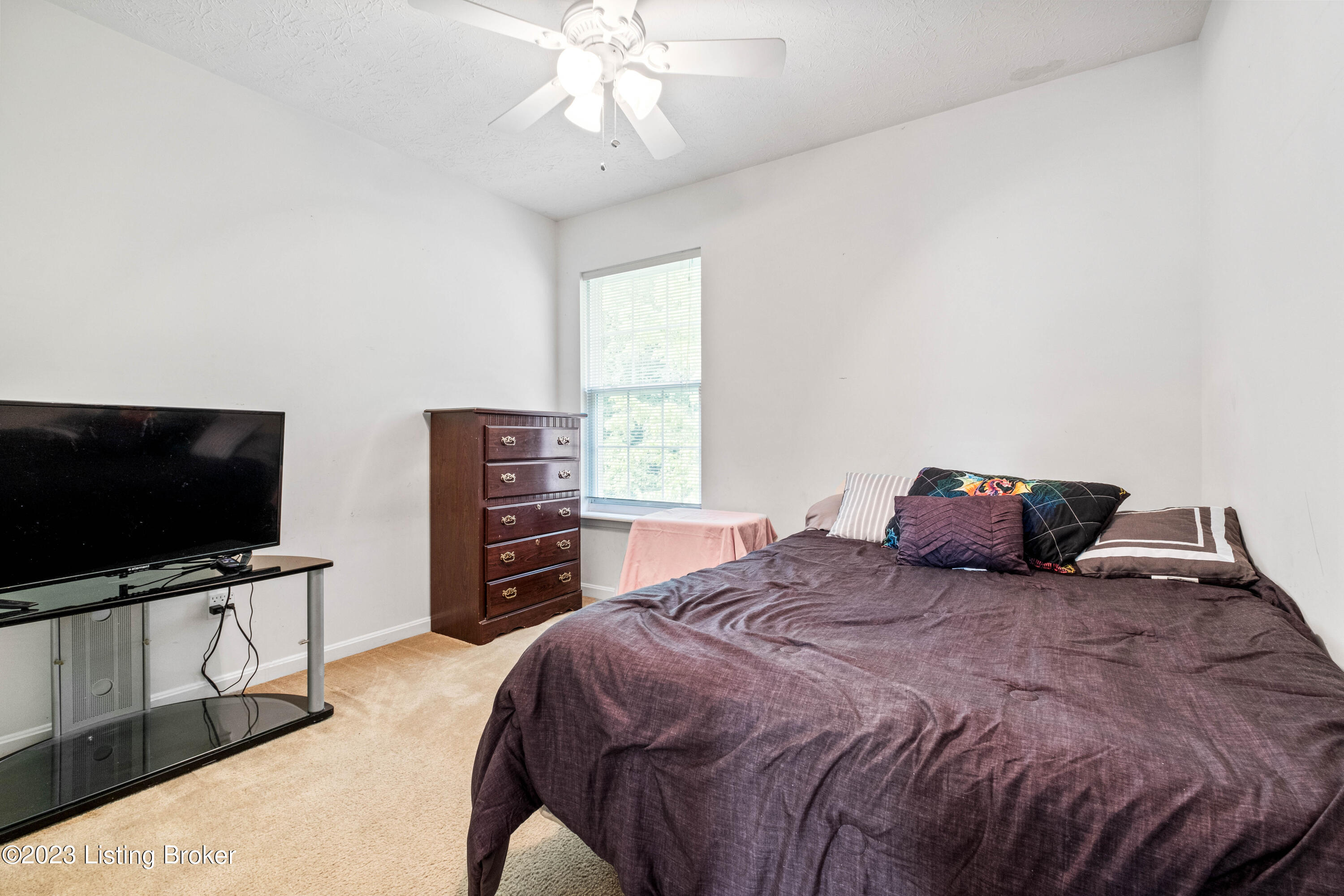 7914 Bridlevista Road Louisville, KY 40228 - Photo 18 of 43 7914 Bridlevista Rd (31 of 45)