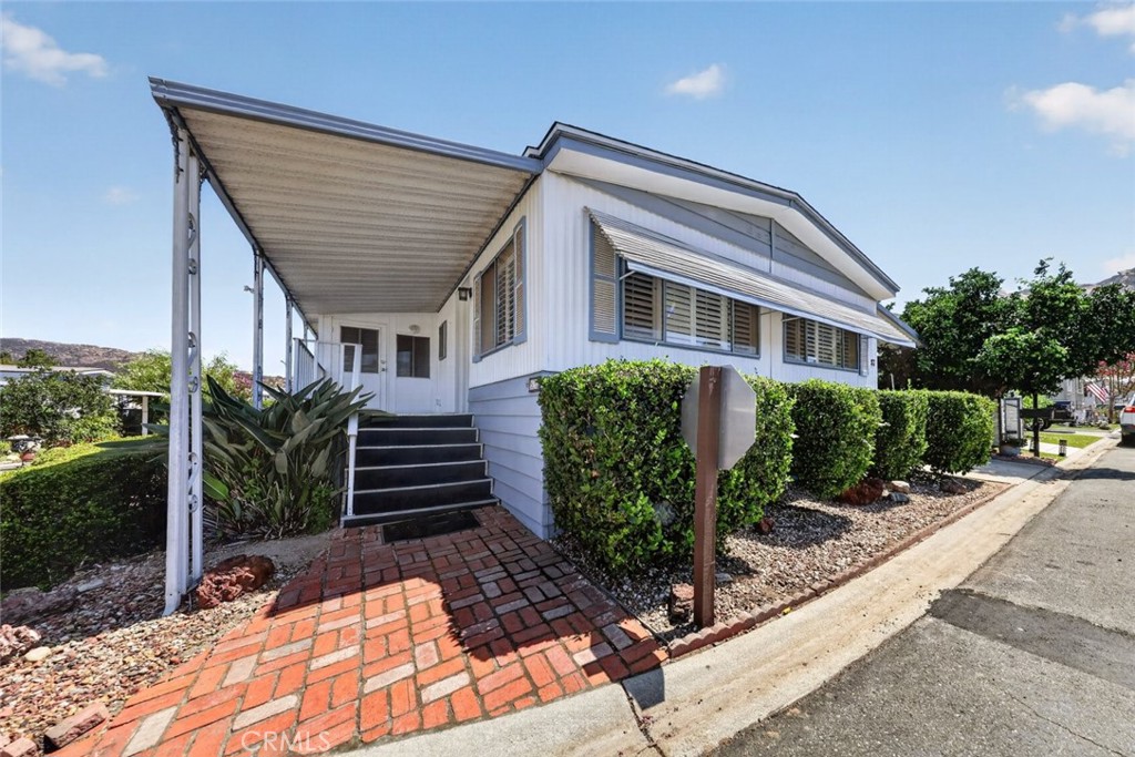 6480 Katherine Road, Unit 87 Simi Valley, CA 93063 - Photo 4 of 36 Gallery Image 4