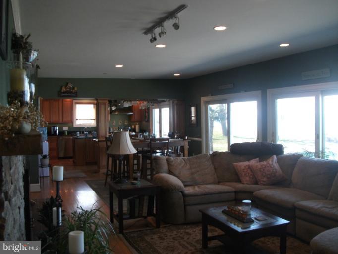 2903 Love Point Road Stevensville, MD 21666 - Photo 7 of 30 Family Room