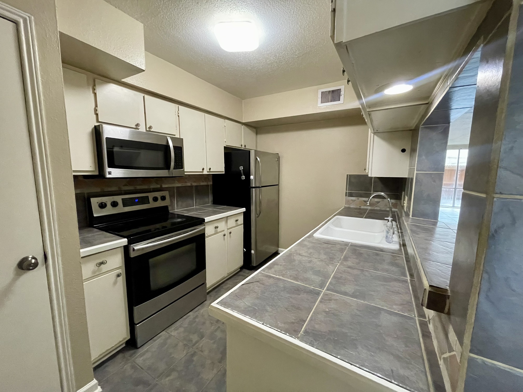 4635 Wild Indigo Street, Unit 497 Houston, TX 77027 - Photo 5 of 20