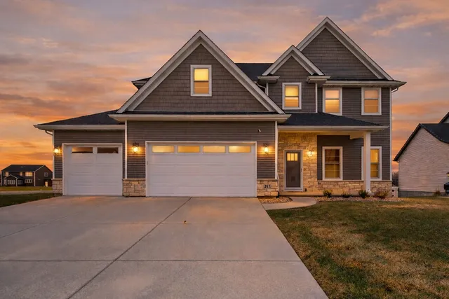 $685,000 | 317 Madison Drive, Riverdale, IA 52722