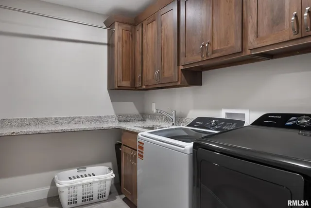 $685,000 | 317 Madison Drive, Riverdale, IA 52722