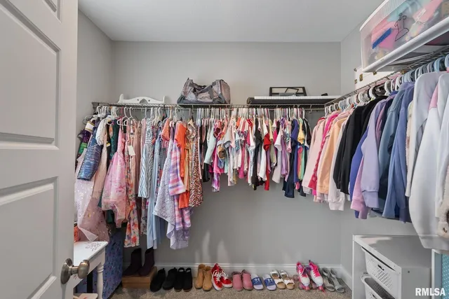 $685,000 | 317 Madison Drive, Riverdale, IA 52722