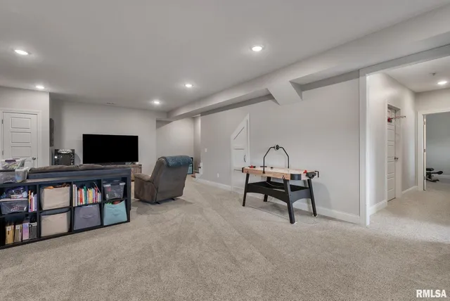 $685,000 | 317 Madison Drive, Riverdale, IA 52722