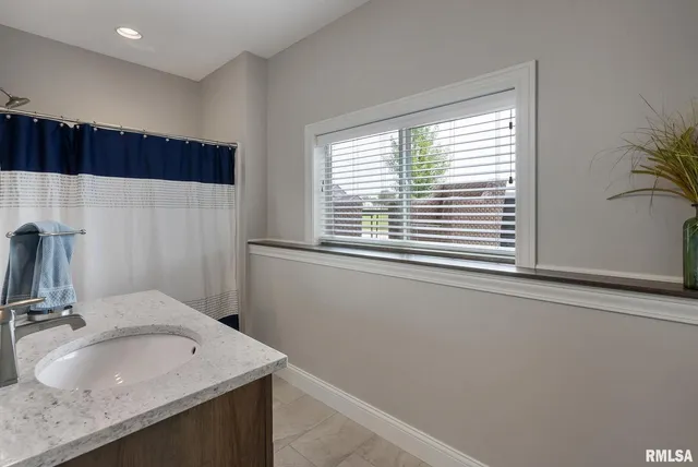 $685,000 | 317 Madison Drive, Riverdale, IA 52722